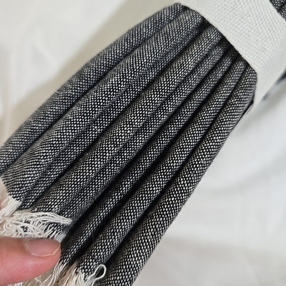 NWT Soho Loft Black Set Of 8 Pcs Table Cloth Napkin W/Fringe 100% Cotton 18āX18ā - Picture 4 of 4